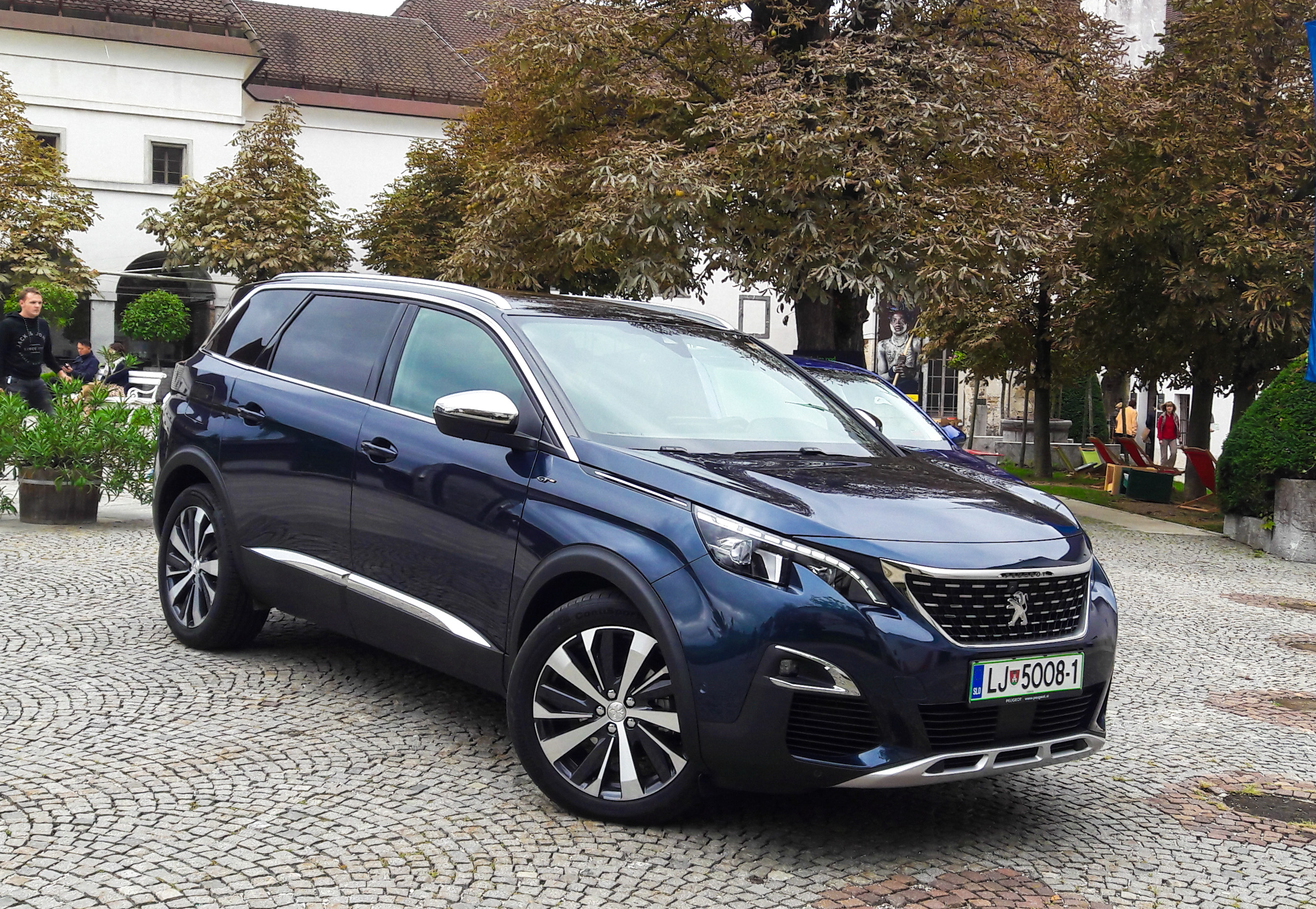 Predstavljamo: Peugeot 5008