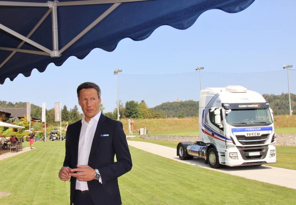 Mitja Štoka, direktor UZP pri Butan plin d.d. je povedal, da je vrednost ene polnilnice, kakršno so zgradili v Sežani, milijon evrov.