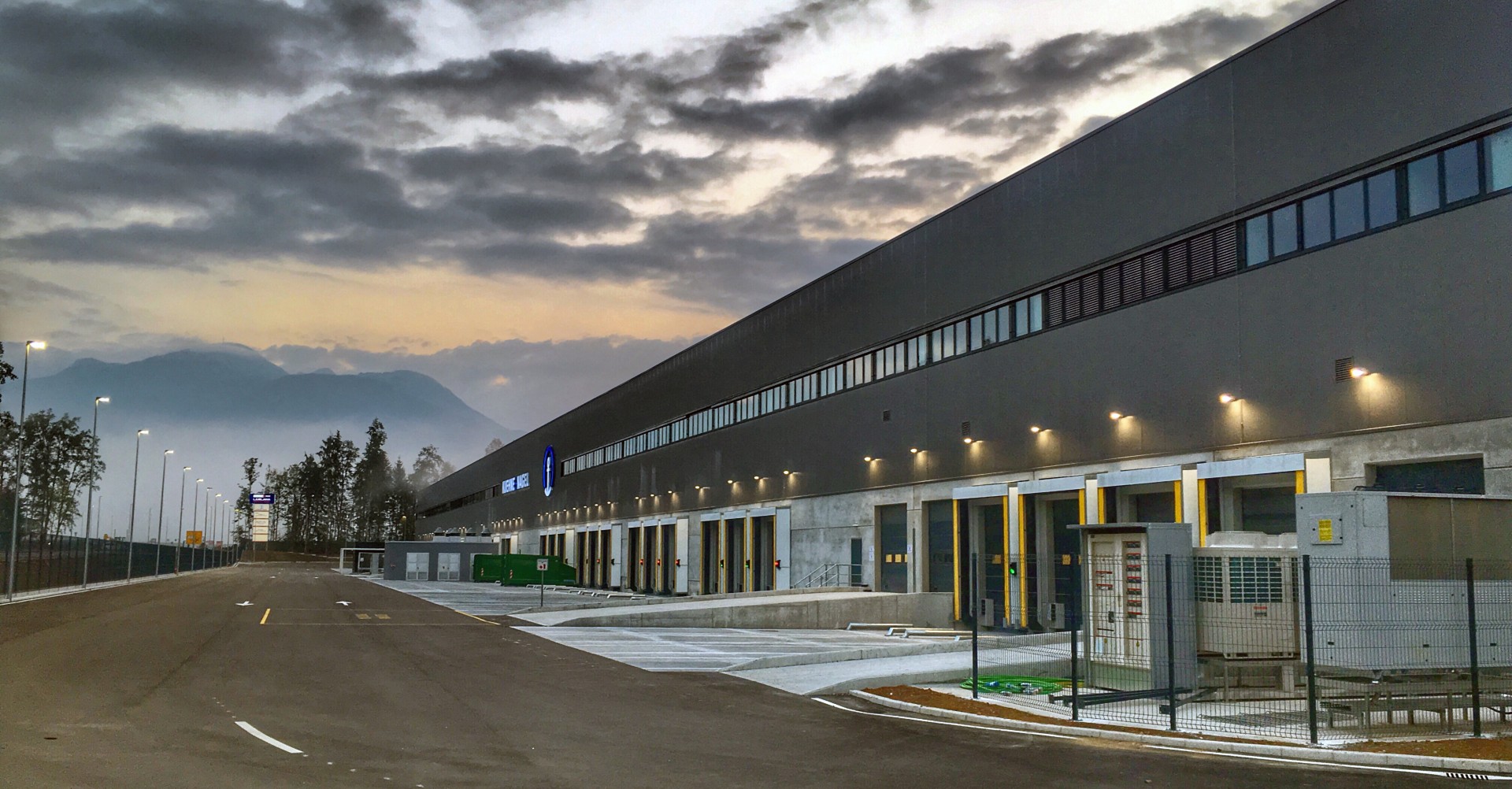Nov logistični center na Brniku