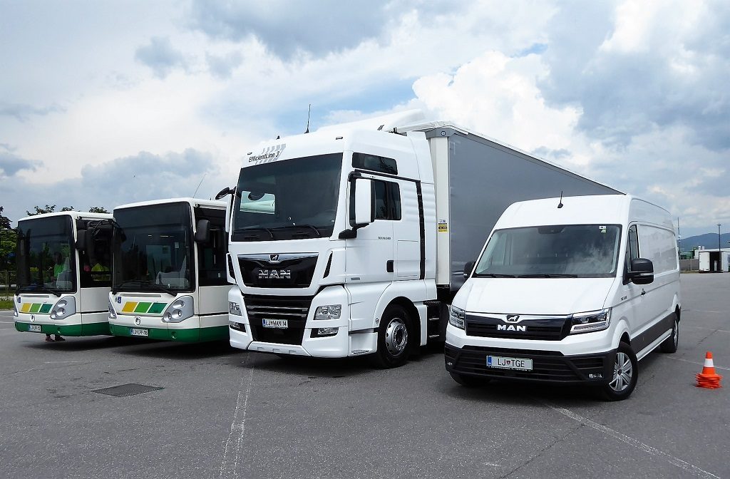 Vozniki so svoje veščine pokazali za volanom avtobusa, vlačilca, tovornjaka in dostavnika.