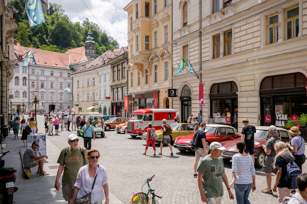 100 LET INOVATIVNOSTI, DRZNOSTI IN UDOBJA