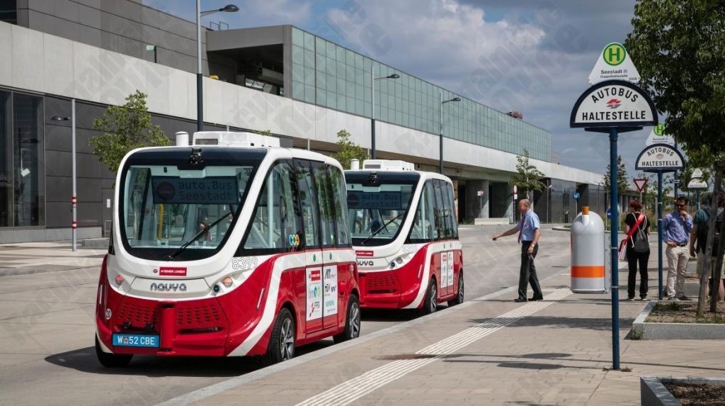 Avtonomni avtobus zbil pešca