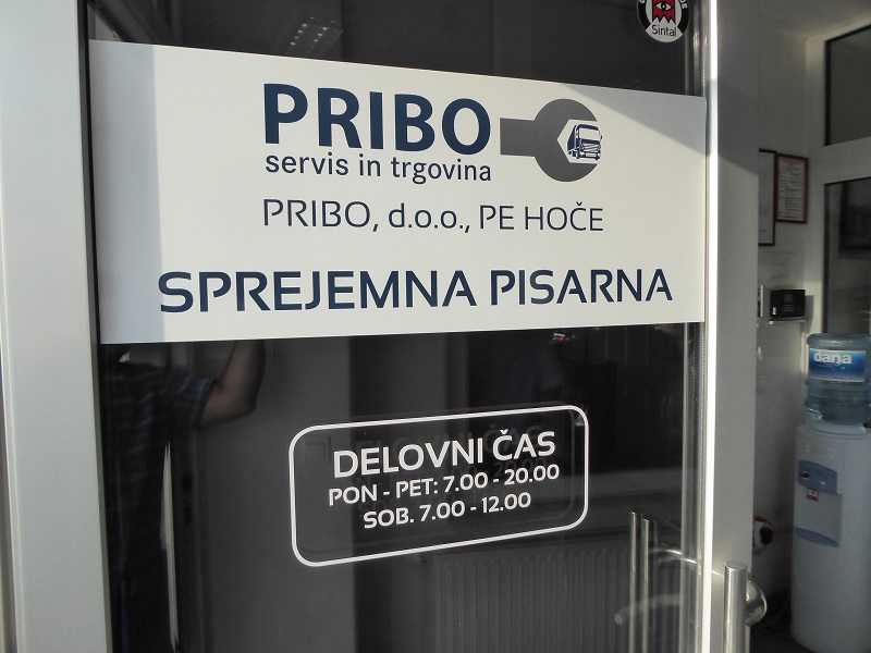 Delo poteka v dveh izmenah.