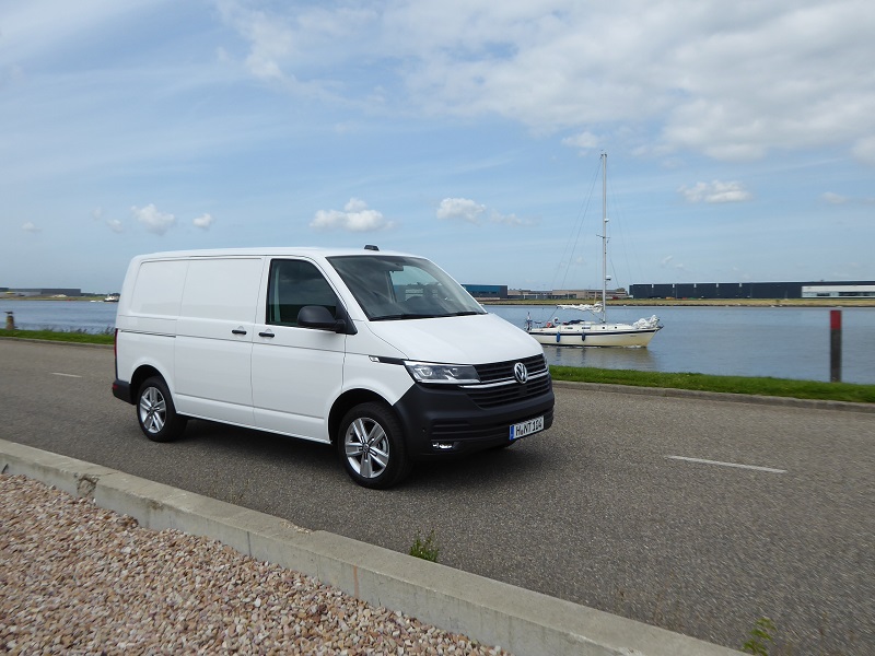 Na cesti s prenovljenim Volkswagen Transporterjem T6.1