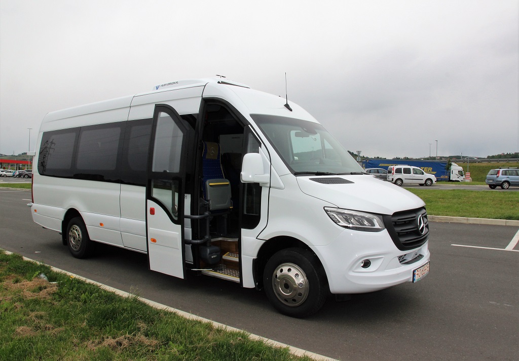Minibus nam je za test odstopilo podjetje Avtobus, d. o. o. iz Maribora, ki jih tudi zastopa in prodaja.