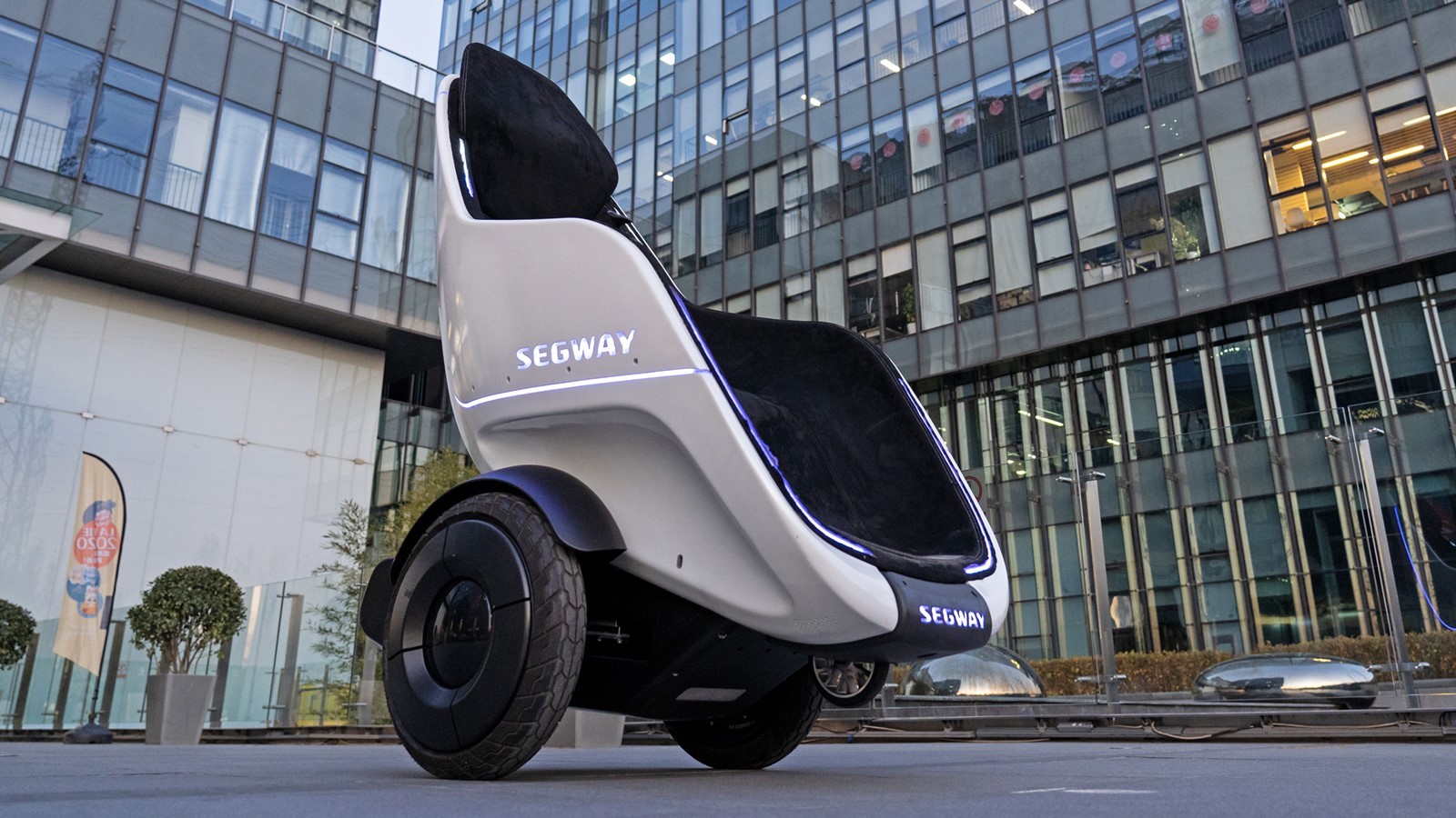 Segway presenetil s povsem inovativnim električnim osebnim vozilom