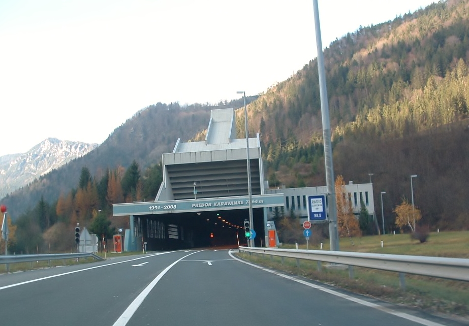Kmalu bo stekla gradnja druge cevi predora Karavanke