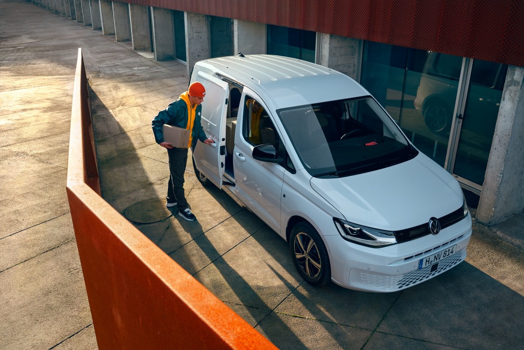 Caddy v tovorni izvedenki je pravi pomočnik.