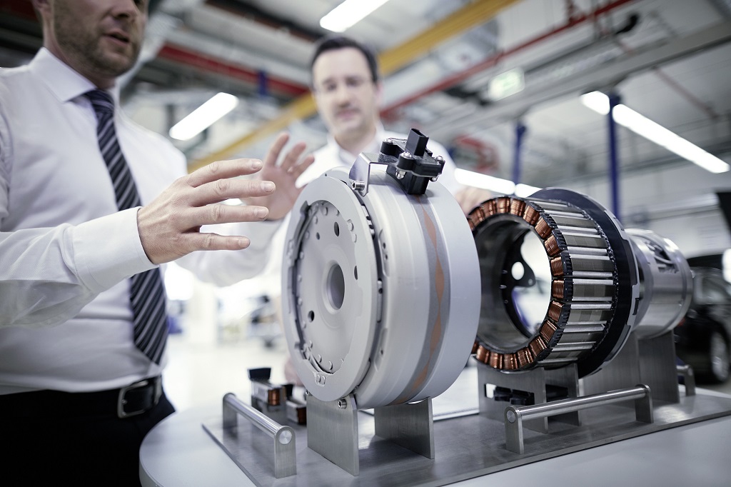 Audi is strengthening the competences of its engineers in strategic fields: At the Technical University of Ingolstadt (THI), powertrain deve