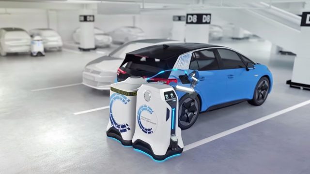 Prvi robotski polnilec električnih vozil