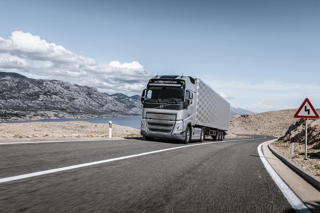 Volvo FH z opremo I-Save je z do 10 odstotki prihranka postal še učinkovitejši