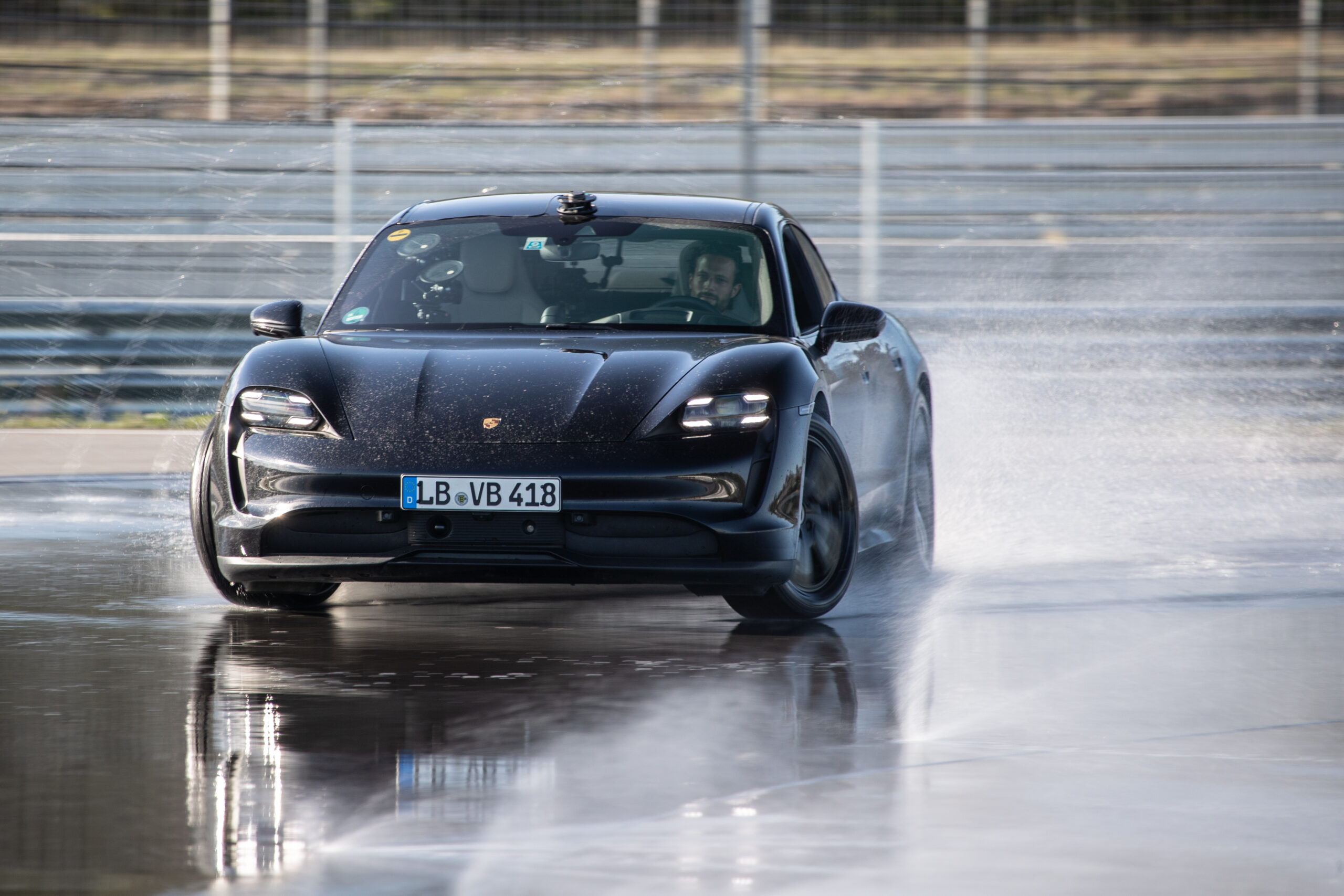 Porsche Taycan pridriftal v Guinnessovo knjigo svetovnih rekordov