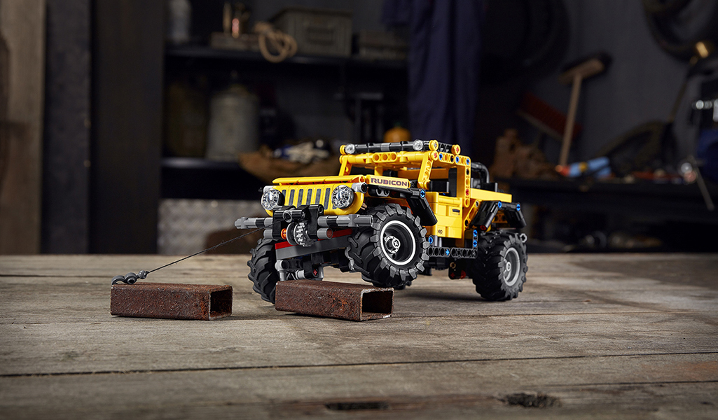 Naredite si svoje igrišče z novim modelčkom LEGO® Technic™ Jeep® Wrangler