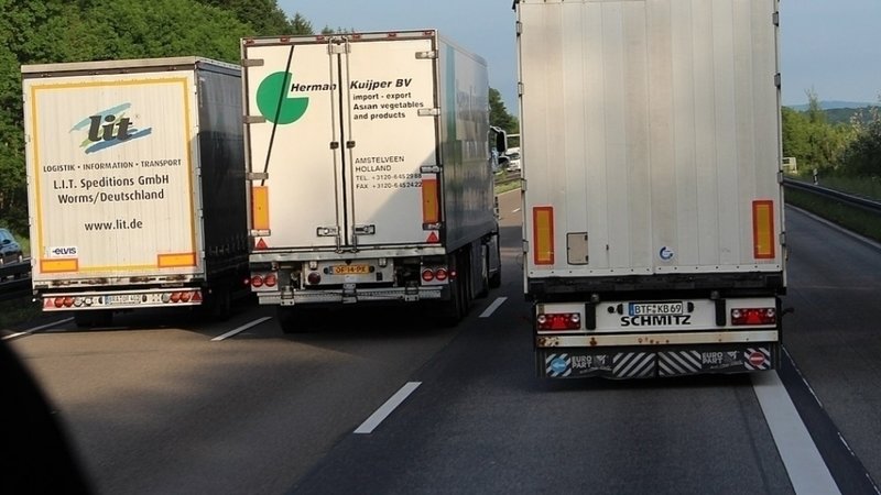 Od 15. naprej prepoved prehitevanja