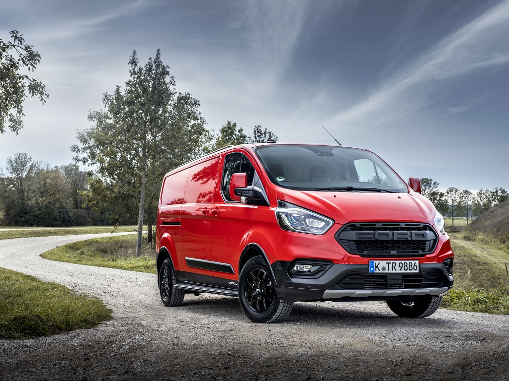 Ford predstavlja Custom v različici Trail in Active