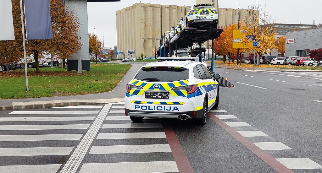 Slovenska policija odslej tudi s hibridi
