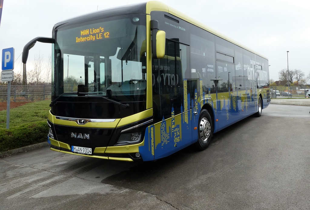 Nizkopodni MAN Lion`s Intercity LE premierno predstavljen v Sloveniji