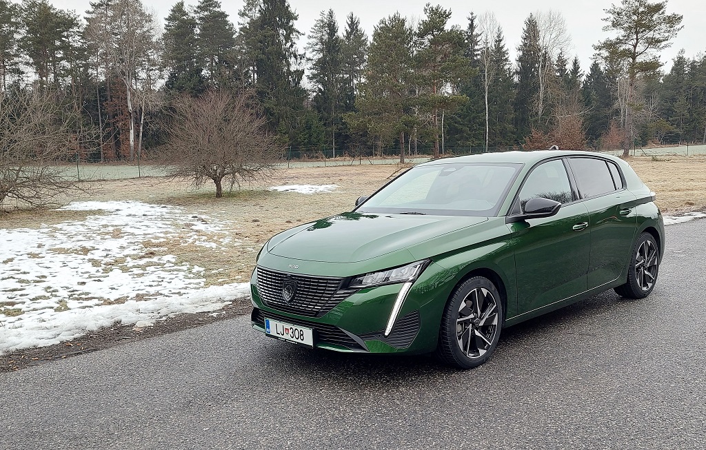 Novi Peugeot 308 – digitaliziran in hibridiziran francoski kompakt