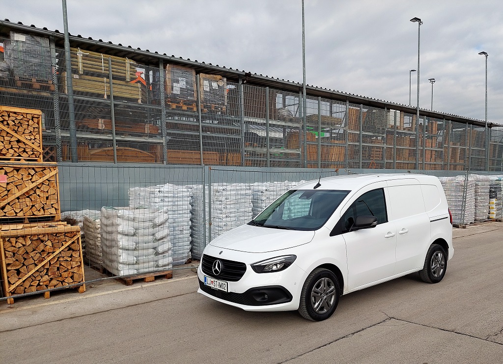 Na Slovenske ceste zapeljal novi Mercedes Citan