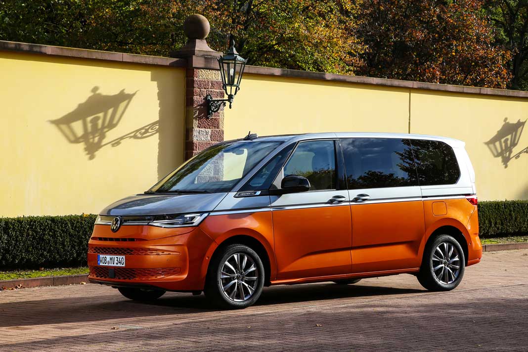 Novi Multivan T7 s plug-in hibridnim pogonom vstopa v električno ero