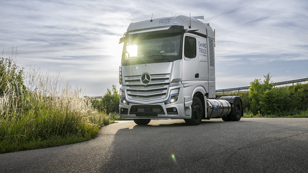 Daimler Truck testira tovorno vozilo s pogonom na gorivne celice s tekočim vodikom