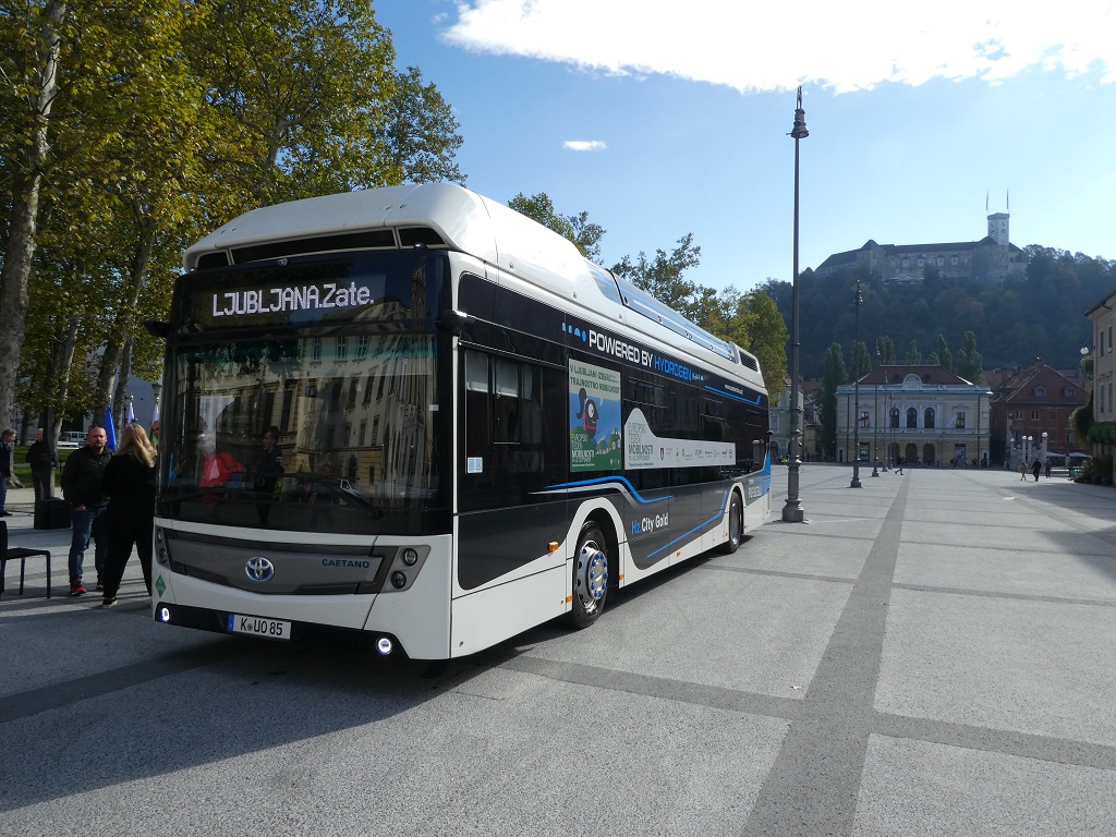 Toyota in Caetano v Ljubljani predstavila avtobus na vodik