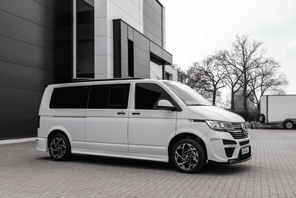 Kombi – vozilo, ki nam pride prav pri selitvi, prevozu ljudi ali blaga in prav tako na potovanju.