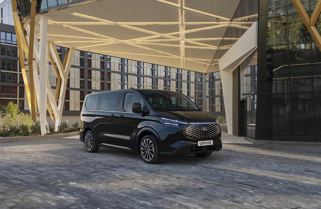 Ford Pro predstavlja povsem električno vozilo za različne dejavnosti E-Tourneo Custom