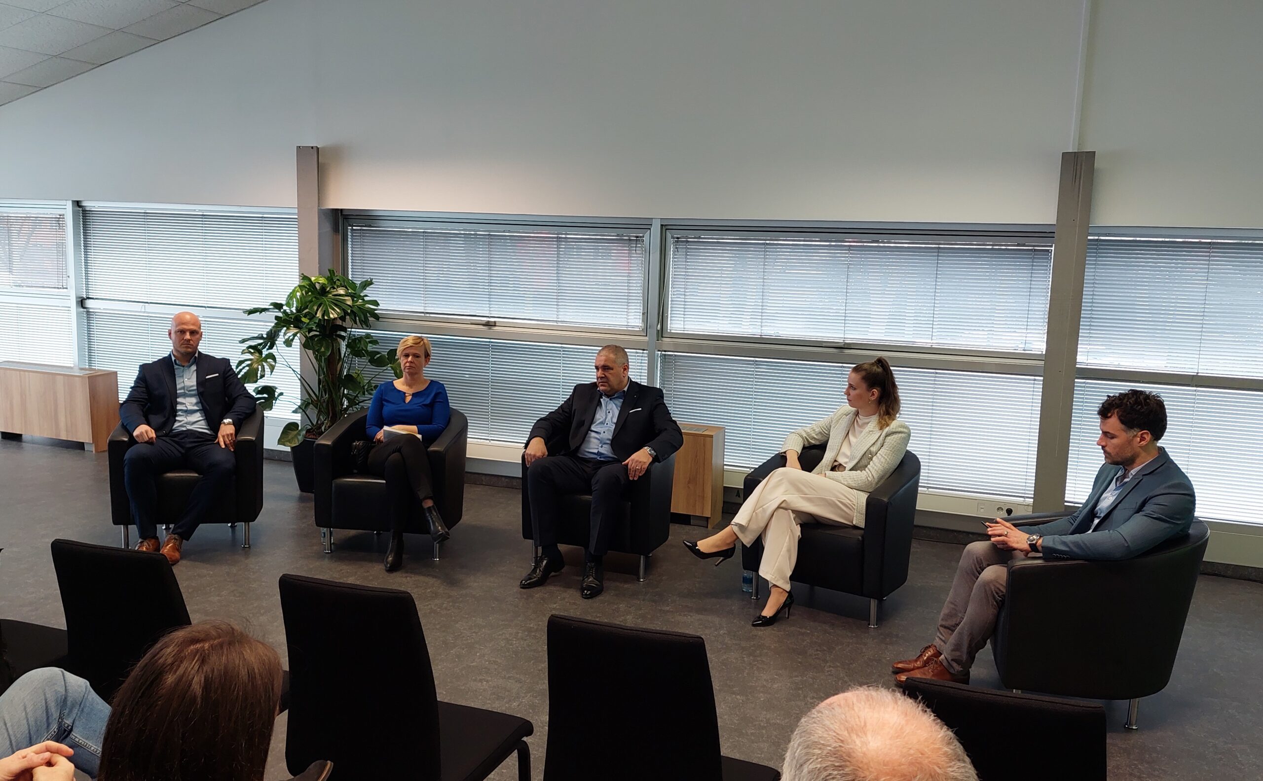 Klicni center in generator so predstavili na tiskovni konferenci