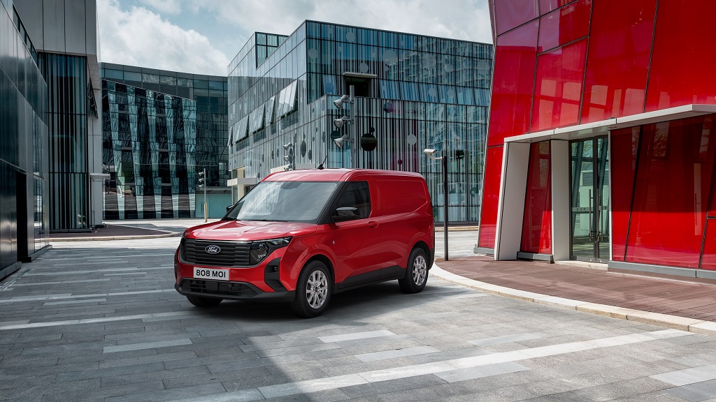 Pametnejši in popolnoma povezan ter povsem električni model E‑Transit Courier
