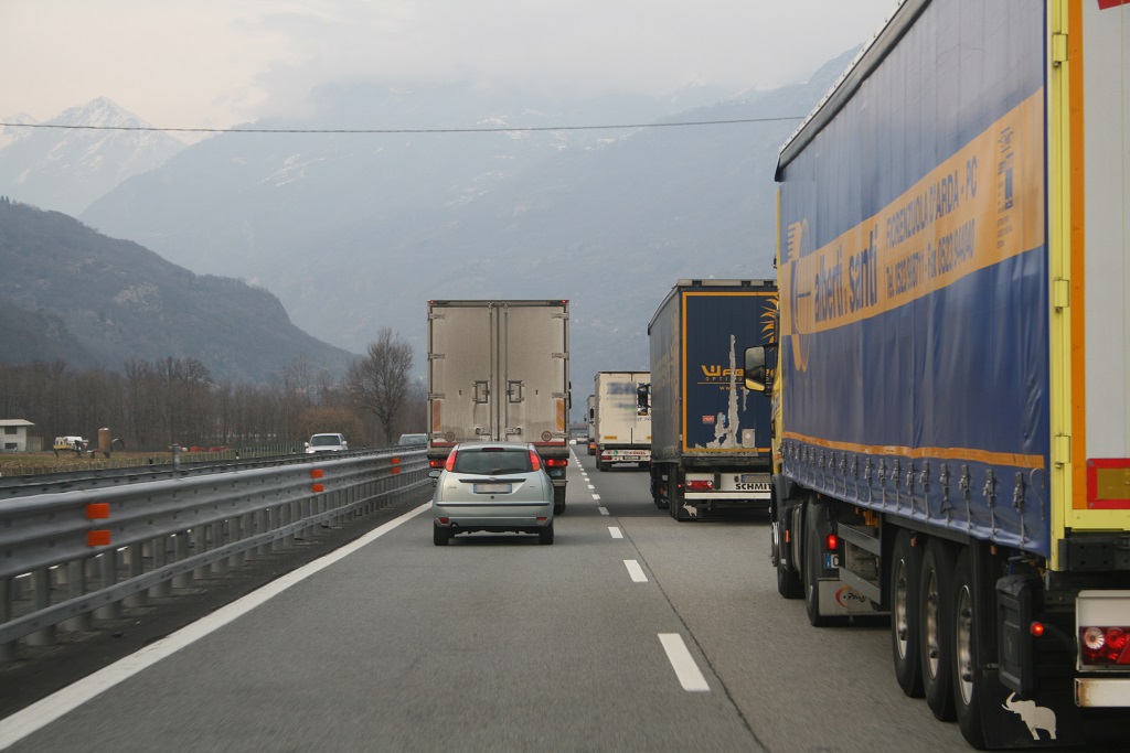 Prepoved vožnje za tovornjake v avgustu