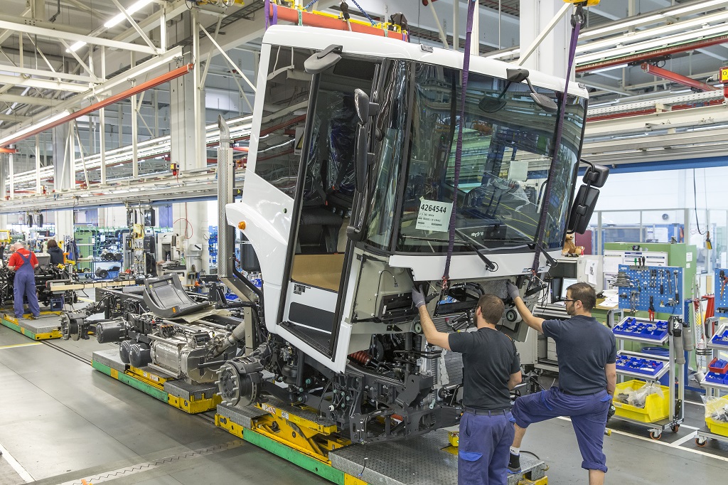 Leta 2009 je bilo v enem letu prvič dobavljenih več kot 1500 vozil Econic, dve leti pozneje pa skupaj več kot 10.000. Leta 2013 sta sledila 