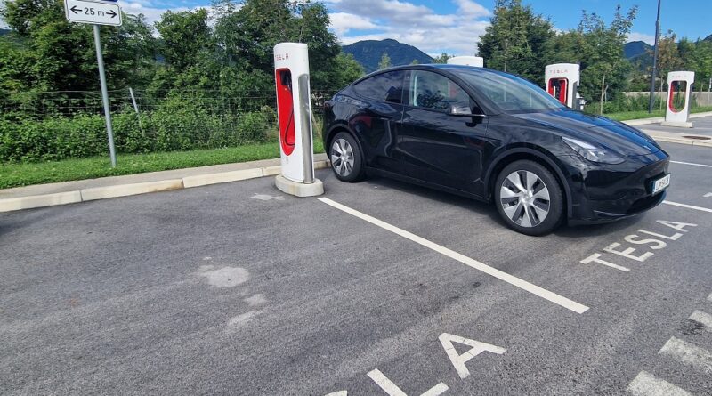 Super, prazna polnilnica in se polnimo s 125 kWh…