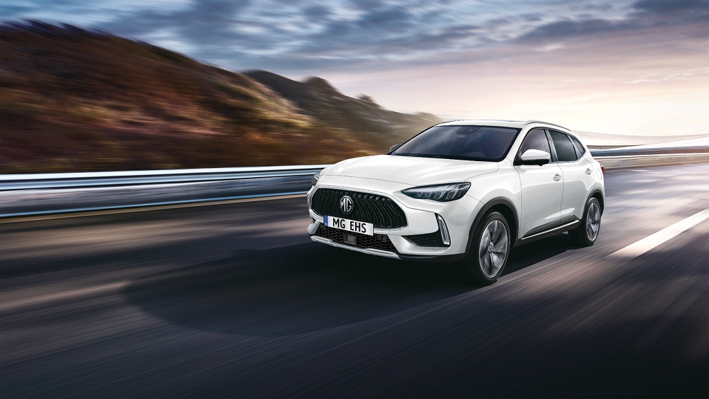 MG RAZKRIVA –  PRENOVLJEN SUV MG HS