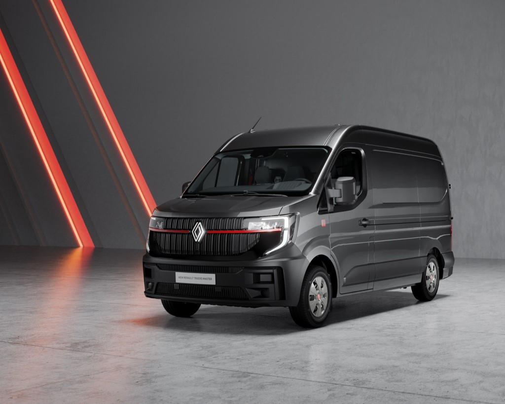 MASTER E-TECH ELECTRIC: 460 KM Z ENIM POLNJENJEM