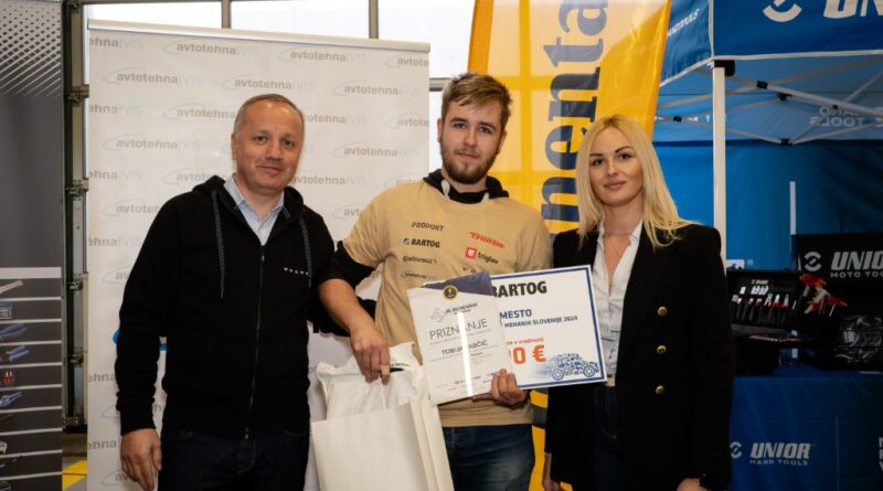 Direktor Volvo d.o.o. Dušan Mavrič, zmagovalec Tobija Fabčič in direktorica marketinga Bartog d.o.o. Tamara Franjić