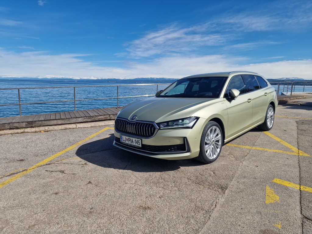 Nova Škoda Superb prepriča s prostornostjo in uporabnostjo
