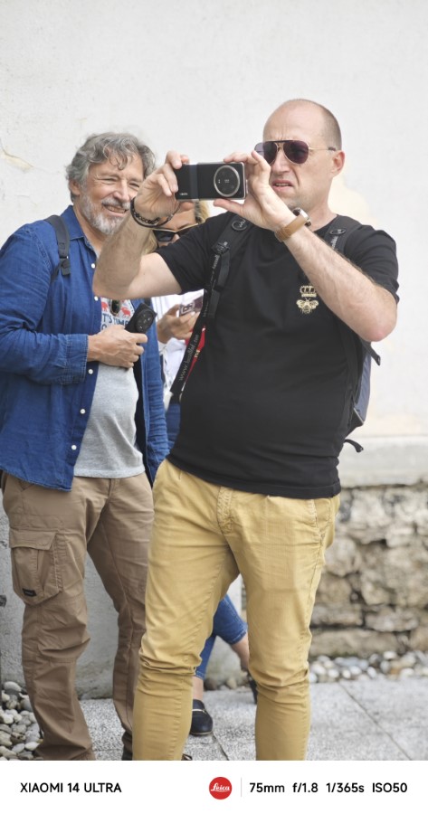 Praktično foto delavnico je vodil profesionalni fotograf Peter Irman.