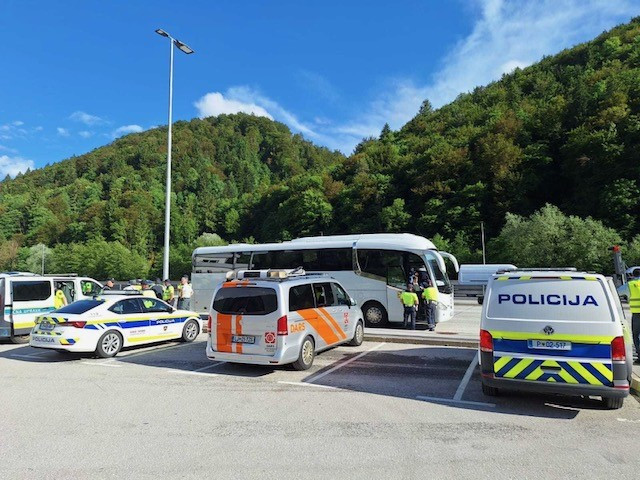 V nadzoru mednarodnih prevozov potnikov pregledanih skoraj 300 avtobusov
