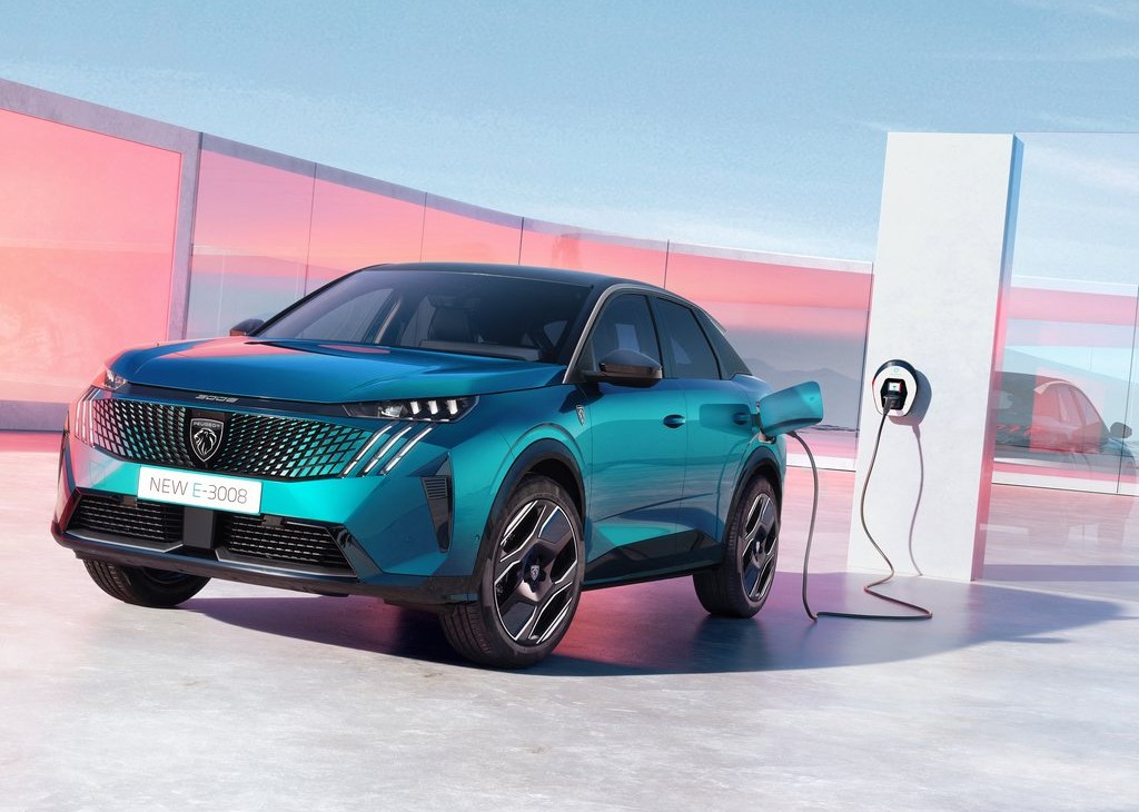 Peugeot 3008 samo s hibridnim ali povsem električnim pogonom