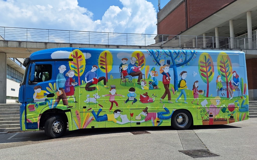 Bibliobus na podvozju Actrosa