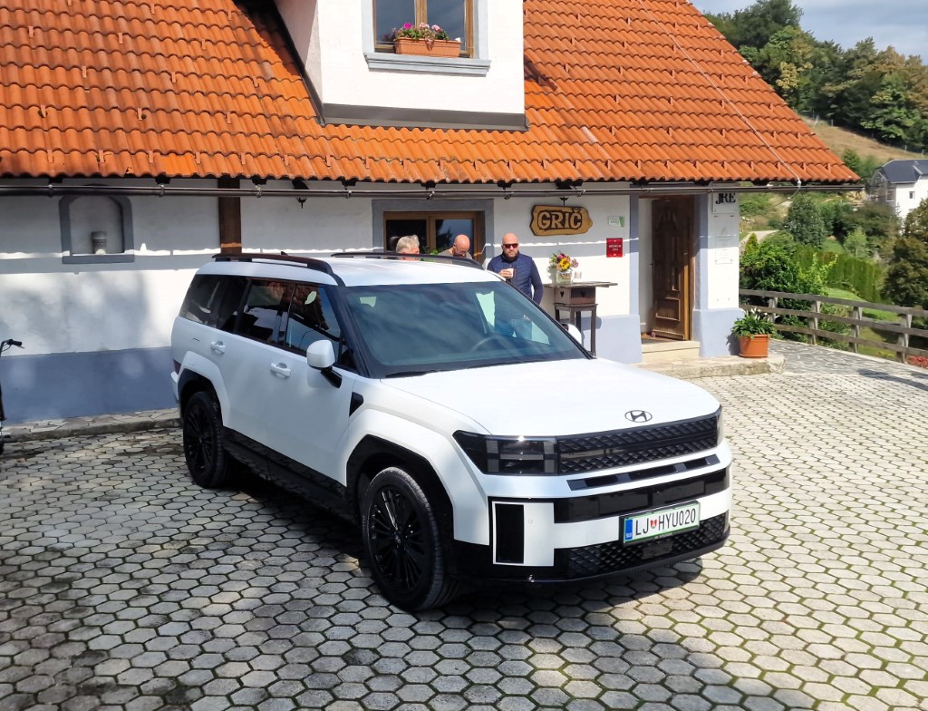 Hyundai vstopa v luksuzni razred z novim Santa Fejem