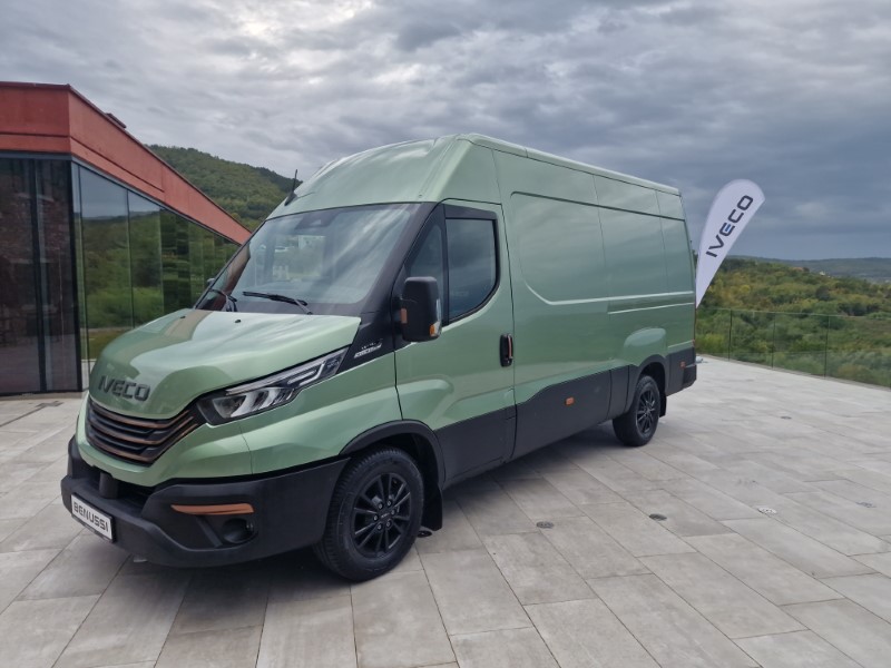 Električni Iveco Daily je zdaj na voljo tudi s četrto baterijo, ki dodatno povečuje doseg.