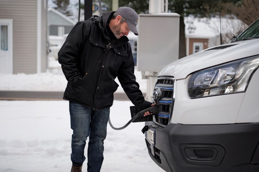 Električna gospodarska vozila Ford z edinstveno tehnologijo toplotne črpalke
