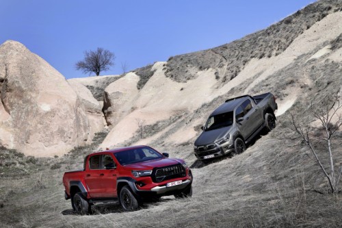 TOYOTA HILUX HYBRID 48V IN GR SPORT II