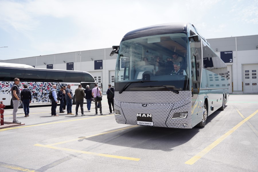 MAN se predstavlja kot prvi evropski proizvajalec s turističnim avtobusom na baterije (če govorimo o avtobusih z ničelnimi emisijami na splo
