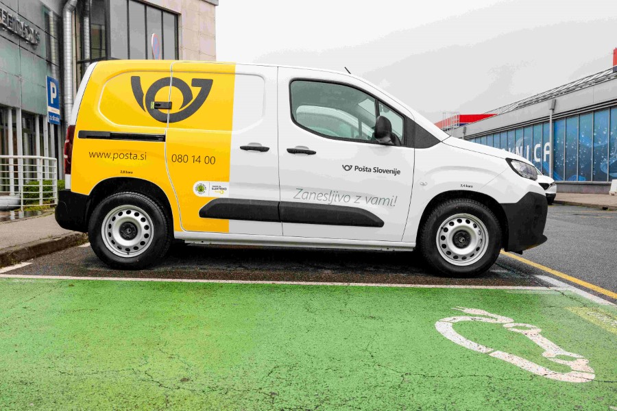 Pošta Slovenije prevzela 30 električnih ë-Berlingov