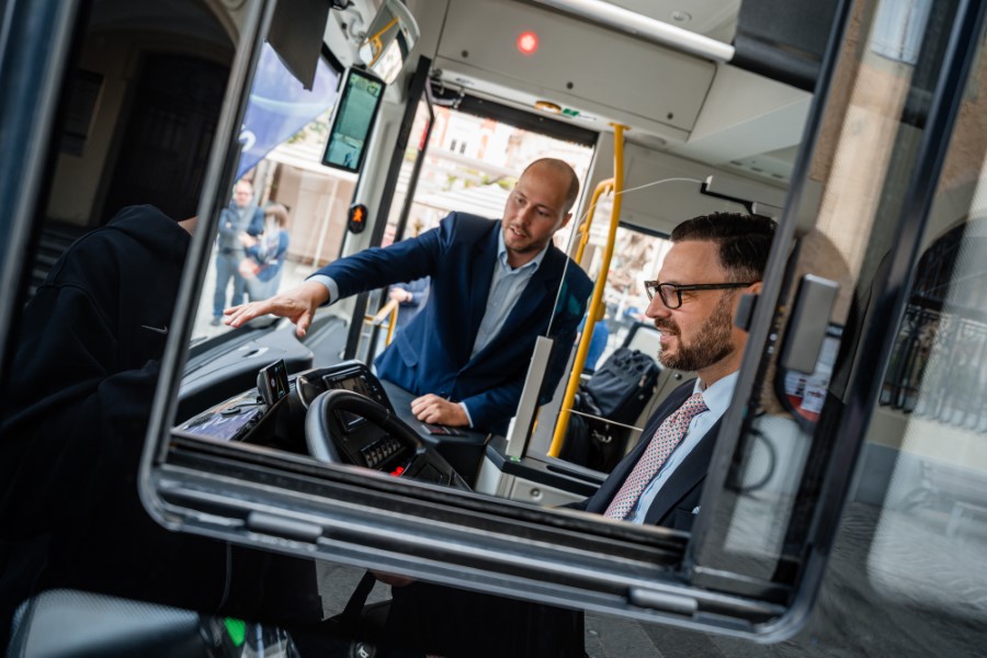 Ikarus 80e V3