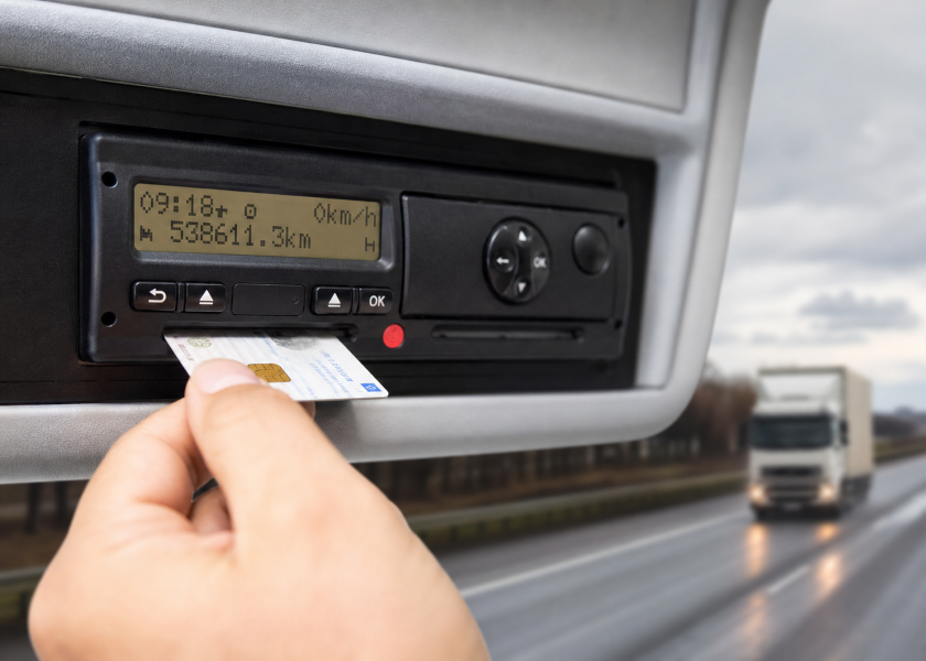 Če je bil digitalni tahograf leta 2006 predvsem regulatorno orodje, je leta 2026 postal tehnološka platforma evropske logistike.
